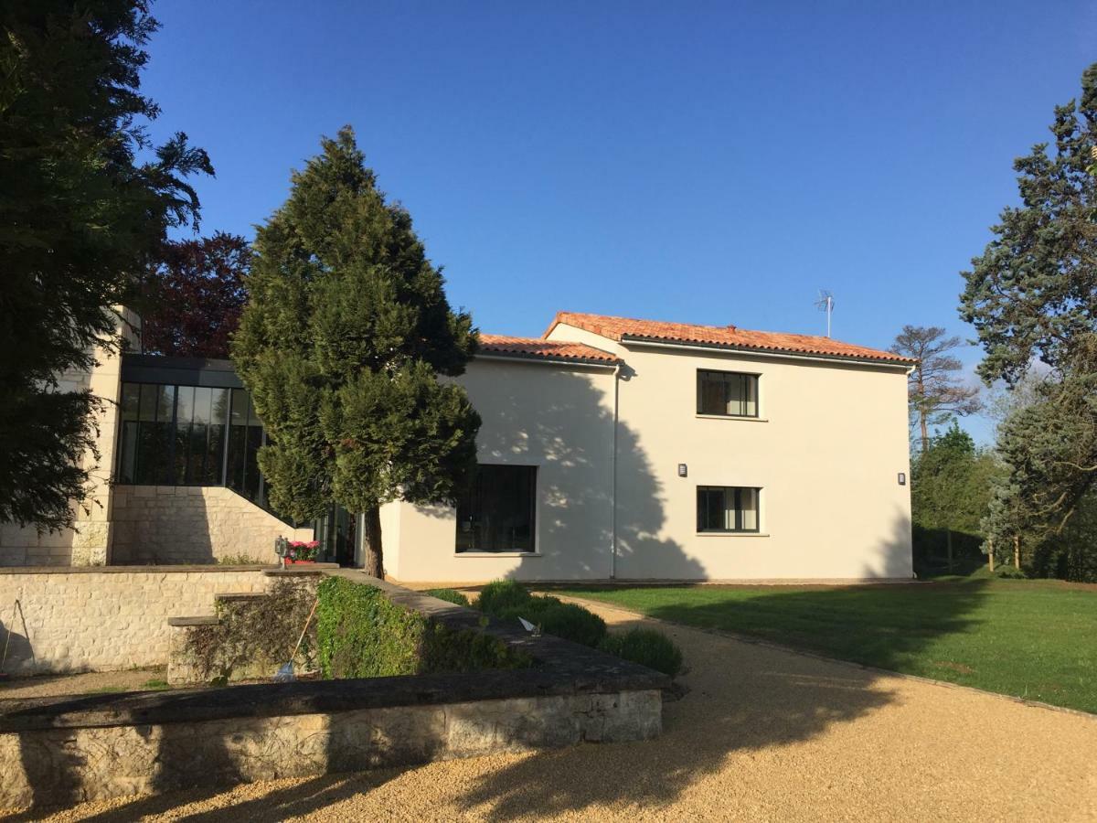 L Esprit Du Clain Chambres D Hotes Bandb De Standing Proches Du Futuroscope Golf Et Lac De St Cyr Naintre Exteriör bild