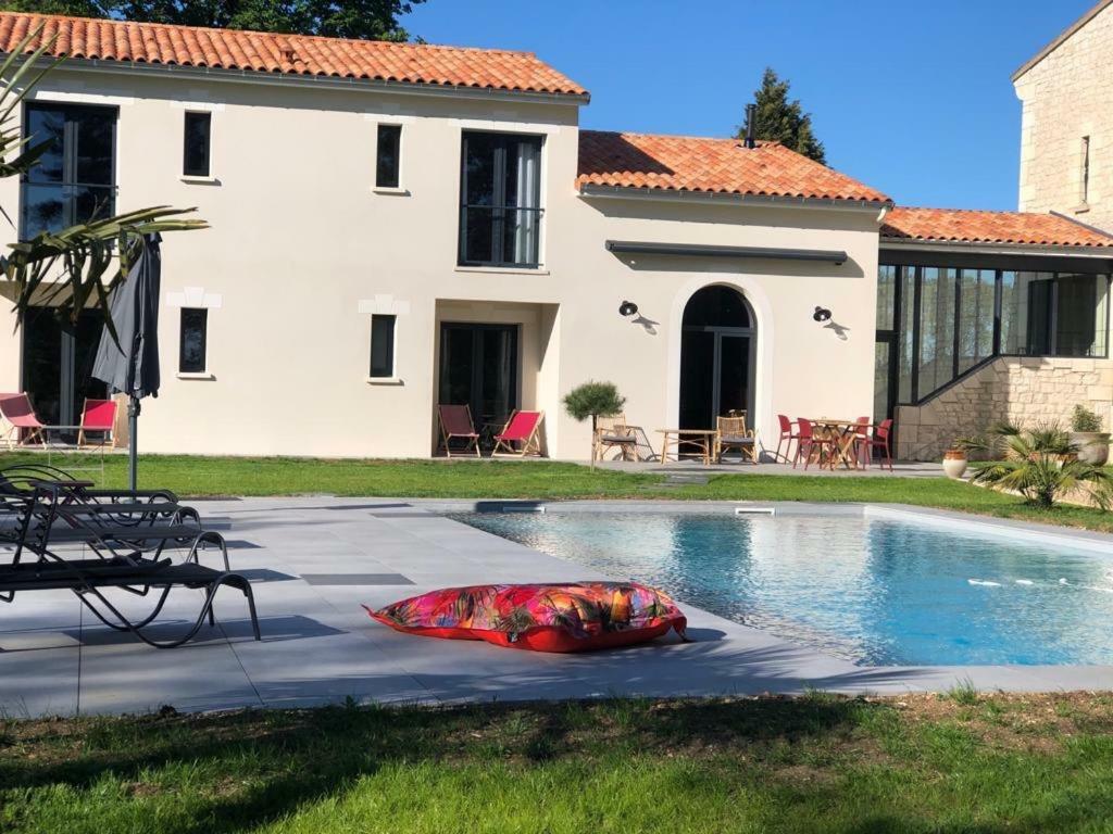 L Esprit Du Clain Chambres D Hotes Bandb De Standing Proches Du Futuroscope Golf Et Lac De St Cyr Naintre Exteriör bild