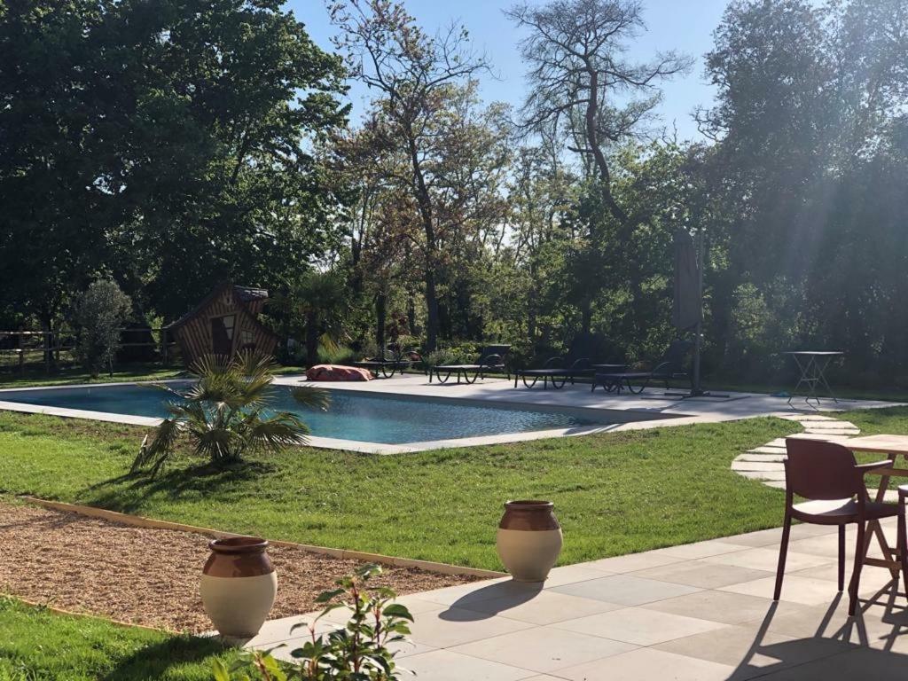 L Esprit Du Clain Chambres D Hotes Bandb De Standing Proches Du Futuroscope Golf Et Lac De St Cyr Naintre Exteriör bild