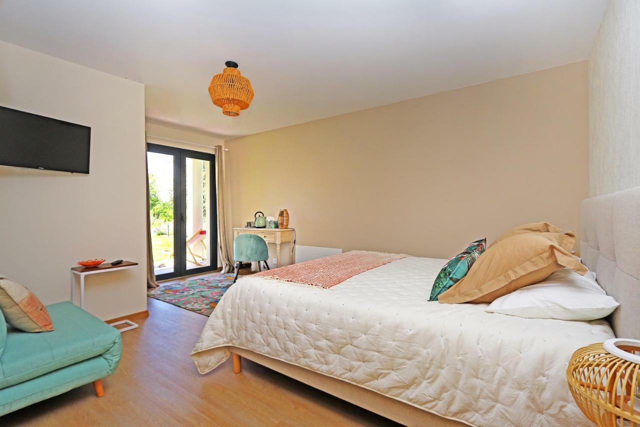 L Esprit Du Clain Chambres D Hotes Bandb De Standing Proches Du Futuroscope Golf Et Lac De St Cyr Naintre Exteriör bild