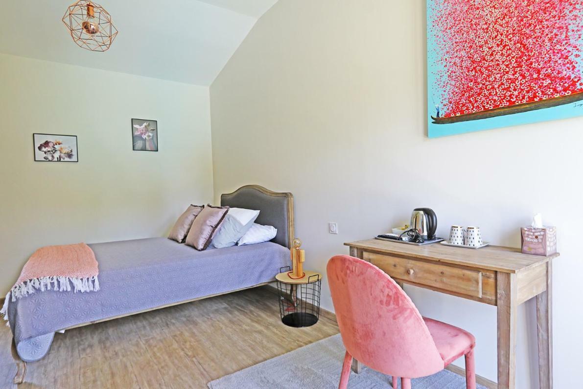 L Esprit Du Clain Chambres D Hotes Bandb De Standing Proches Du Futuroscope Golf Et Lac De St Cyr Naintre Exteriör bild