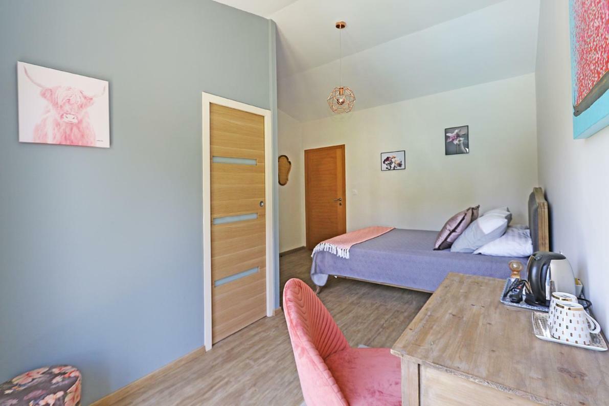 L Esprit Du Clain Chambres D Hotes Bandb De Standing Proches Du Futuroscope Golf Et Lac De St Cyr Naintre Exteriör bild