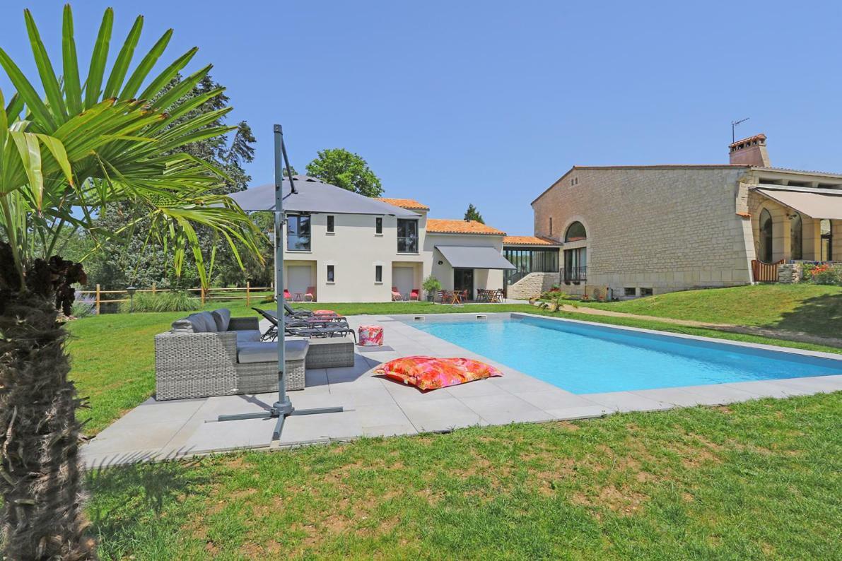 L Esprit Du Clain Chambres D Hotes Bandb De Standing Proches Du Futuroscope Golf Et Lac De St Cyr Naintre Exteriör bild