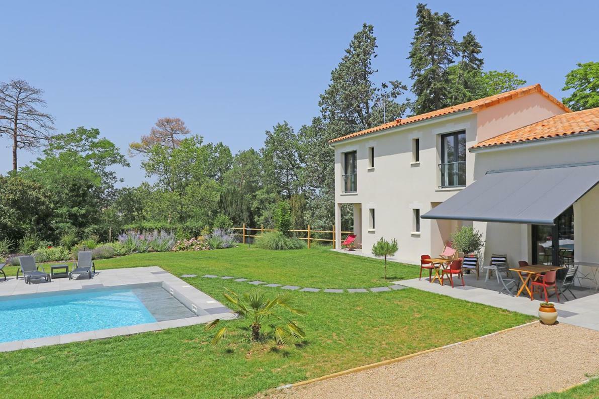 L Esprit Du Clain Chambres D Hotes Bandb De Standing Proches Du Futuroscope Golf Et Lac De St Cyr Naintre Exteriör bild